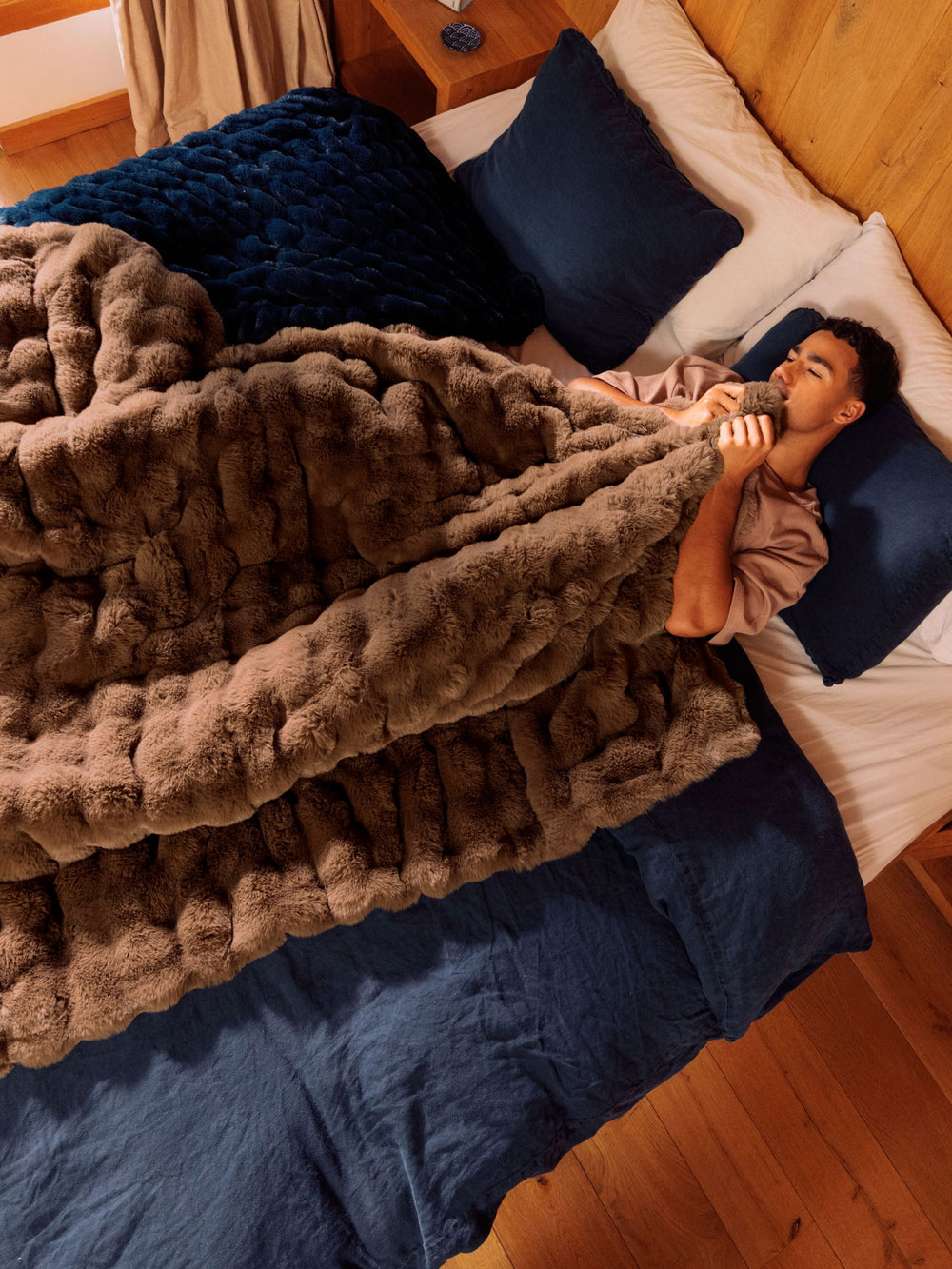 The Melt Heated Blanket in Cocoa Hearth